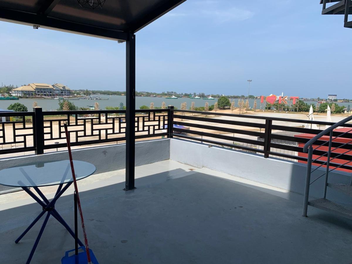 Hotel Decentraland Kuala Terengganu Bagian luar foto