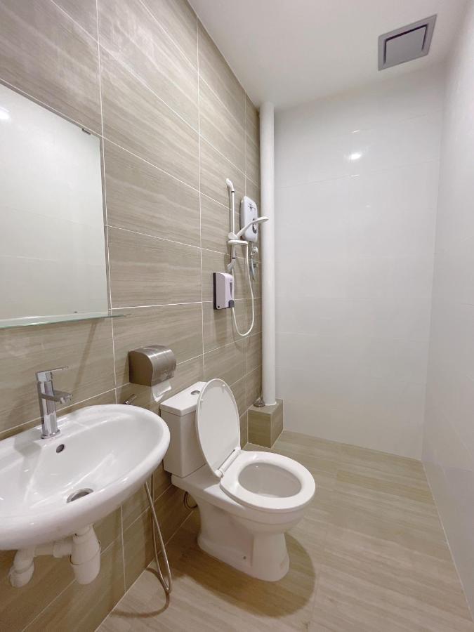 Hotel Decentraland Kuala Terengganu Bagian luar foto